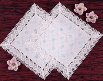 Napkin white - mint with lace