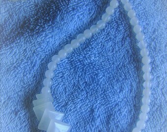 Beautiful white jade necklace, excellent condition