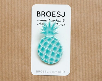Blue Pineapple Brooch - Plastic Pin - Vintage Fruit Jewelry