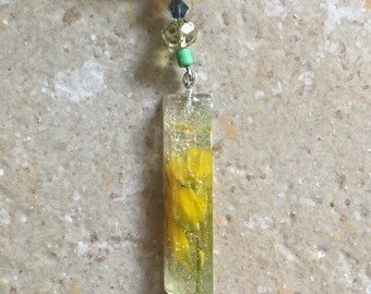 Resin pendant with real flowers