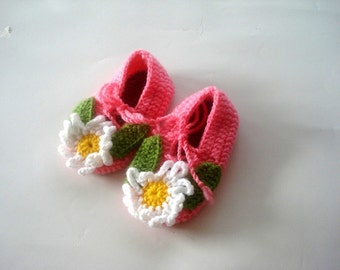 Daisy Pink Baby Booties, baby slippers, crochet baby shoes, crochet baby booties 12 - 18 month baby, crochet baby shoes, baby socks