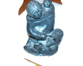 The Wolf Soulptures / The Wolf Sculptures Eskimo Woman & Child Plus Two Pet Pigs, Collectible soapstone, Vintage sculptures, home decor