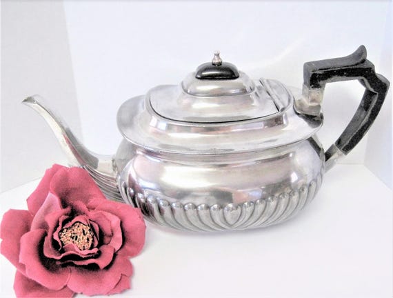 Art Deco Silverplate Teapot, Vintage Ribbed Front, Bakelite Top, Wood Handle Teapot