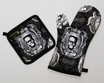 Frankenstein Oven Mitt and Pot Holder, Classic Movie Monsters, Halloween Housewares, Sets and Singles, Black and Gray, Horror Goth Kitchen