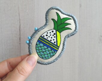 Pineapple brooch, fabric fruit jewelry, textile brooch pineapple pin, pineapple jewelry, pineapple badge fabric jewelry, ananas brooch, yum!