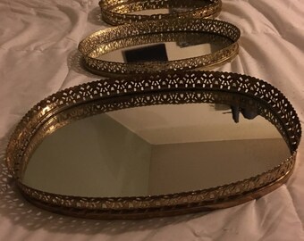 Oval vanity mirror trays