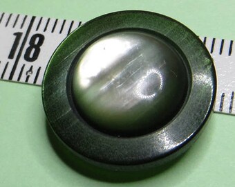 Vintage button of 1.8 cm, dome Pearl on green resin - #4761_18
