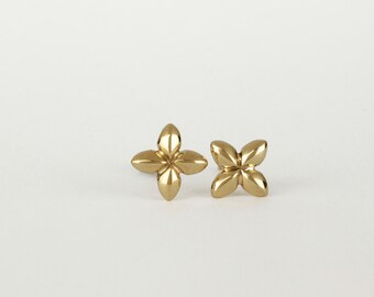 Solid gold stud earrings, 14k gold earring, gold flower stud earrings, gold studs