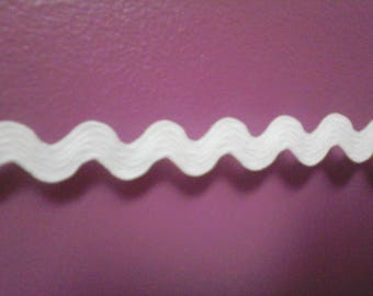 Large 18mm white rickrack trim