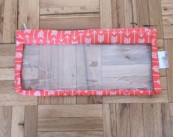 Trousse transparente et bordure de tissu