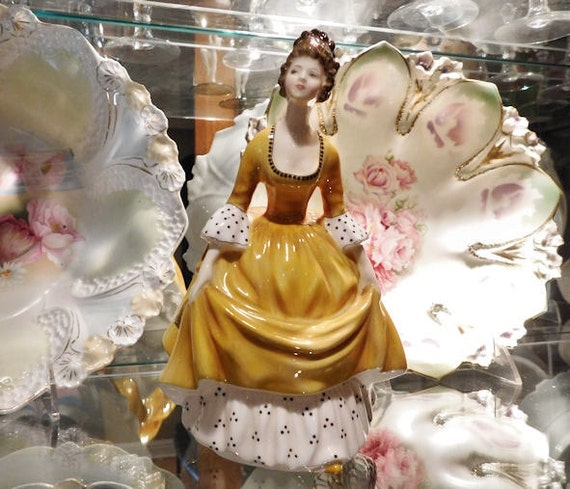 Royal Doulton Figurine / Coralie / HN 2307