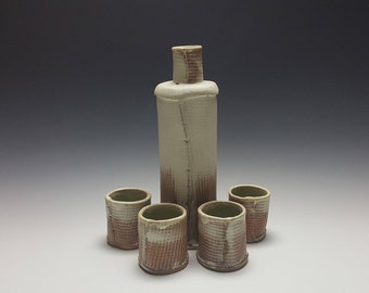 Handmade sake set by Potteryi. Sake set with textured body.