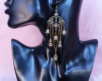 Earrings with cultured pearls collection