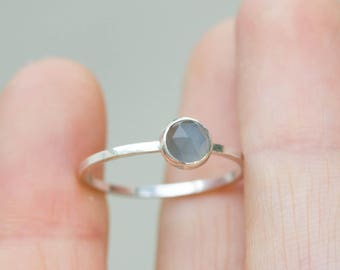 Gray Moonstone - Simple silver solitaire ring with gray Moonstone rose cut gemstone, June birthstone, 5mm, sterlin silver, 9k gold