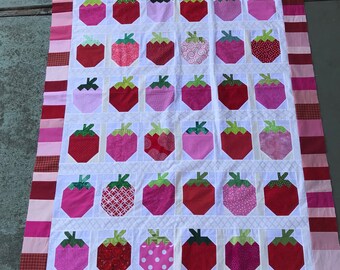 Quilt Top : Scrappy Strawberries