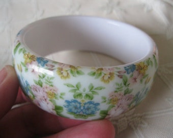 Vintage Floral Lucite Bangle Bracelet