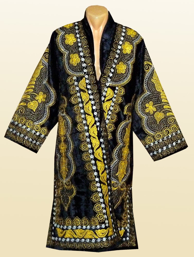 Таджикский халат. Бухарский чапан. Кафтан чапан. Узбекский национальный костюм мужской чапан. Бухарский чапан золотые.
