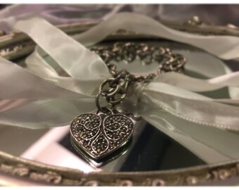 1980s Vintage Chain Link Bracelet - Silver with Heart Shaped Charm