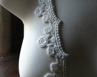 SALE Ivory Cream Lace Trim for Bridal, Veils, Garments, Costumes CL 4009ic