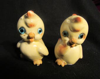 Cute Chick Salt and Pepper Shakers, Made in Japan (1515)