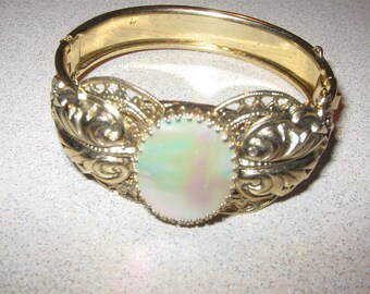 Gold tone and Faux Mother of Pearl Braceelt Vintage Costume Jewelry #5620