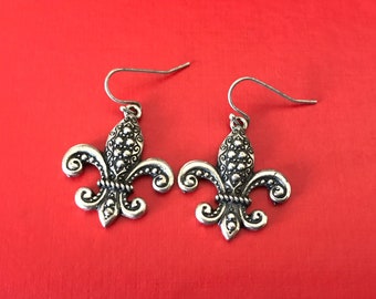 Classic Silvertone Textured Fleur de lis Dangle Earrings