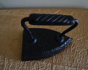 Vintage Sad Iron/Cast Iron with Twisted Handle, No. 6
