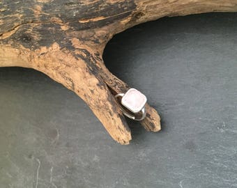 Adjustable ring in 925 Silver with semi-precious stone quartz pink.