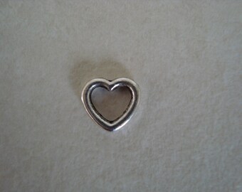 1 cm silver coloured metal heart