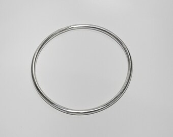 CIRCLE II Solid sterling silver hand-forged minimalist bracelet