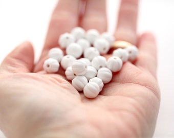 Vintage Lucite Beads Fluted Round White 9mm (20)