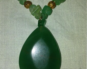 Green "teardrop" agate and aventurine necklace