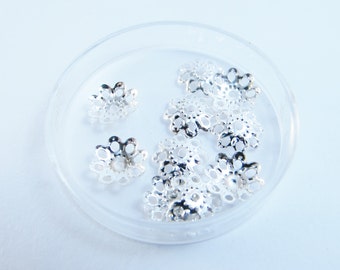 D-03202 - 50 Bead caps 10mm silver
