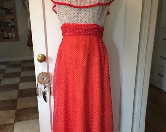 Women's vintage 1970's boho hippie prom dress/maxi dress. Size small
