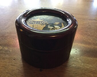 Lacquered Chinese Jewelry/Jrinket Box with bamboo shavings art