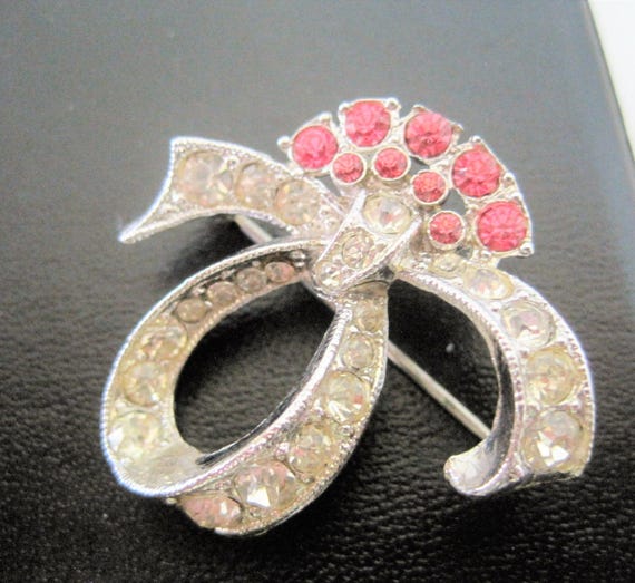 Rhinestone Brooch, Designer Signe, Pink Clear Swirl Style, Des. Pat Pend, 40's brooch