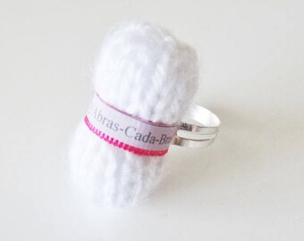 Ring of white yarn (customizable)