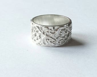 Sterling silver handmade patterned band, hallmarked in Edinburgh