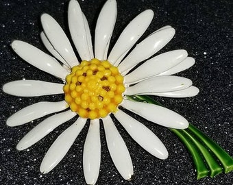 ON SALE : Vintage Enamel Daisy Pin Brooch Signed Original by Robert