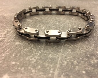 Fashionable stainless steel limb bracelet