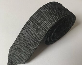 Vintage Tie / Skinny Tie / black red necktie / 60s 70s