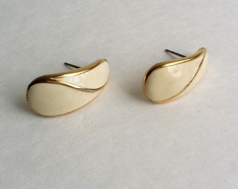 Amazing Vintage TRIFARI TM Gold Tone Ivory Enamel Post Stud Earrings.