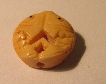 Carved Bone Bead of Kissing Fish-Carp-Koi, 17mm