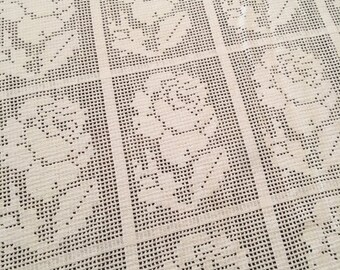 Vintage Crochet Tablecloth / antique Tablecloth, vintage linens, vintage lace, vintage rose tablecloth