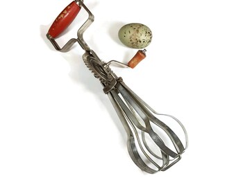 EGG BEATER Red Handle Vintage Kitchen Utensil Retro Eggbeater Mid Century Kitchen Gadget Rustic Old Fashioned Mixer