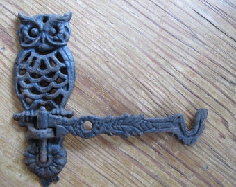 OWL HOOK Vintage cast iron swivel Wallhanging, metal retro black