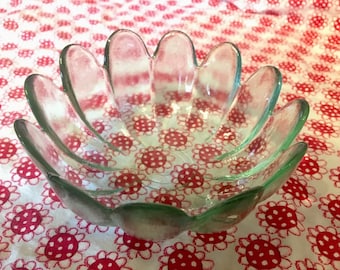 Vintage Indiana Glass Co. 12 petal glass bowl.