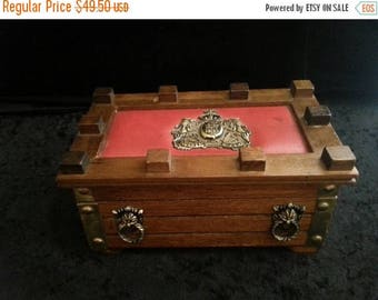ON SALE Vintage lion shield 1960s jewelry box retro rockabilly home decor collectibles