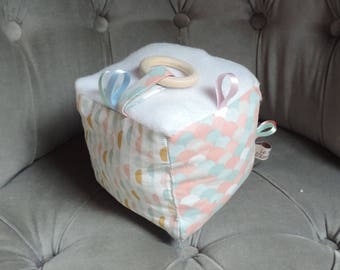 Baby sensory play cube / child - teether