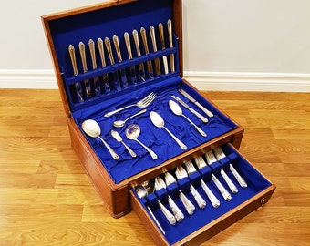 81 Piece Holmes & Edwards Lovely Lady Silverplate Flatware Set, 5 Piece Place Settings For 12 People, With Large Wooden Canteen Chest